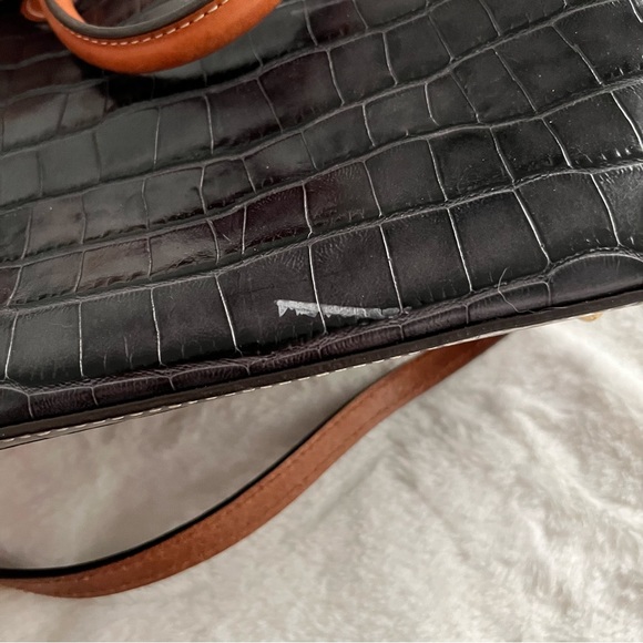 Black Crocodile Dooney & Bourke Zipper Satchel - Picture 13 of 15